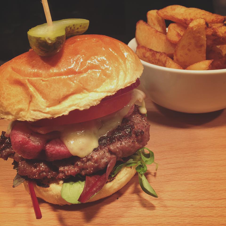 andrewwearden's tweet photo. #running benefits, it's 'Burger Night' at @number13buxton for Buxton AC members tonight :) https://t.co/qlljH4T5qT