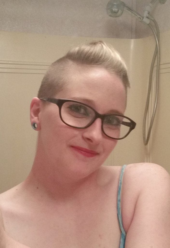 TheMaddHatter25's tweet photo. Fresh buzz. #TeamAmy https://t.co/wJ4Kc5SBTV