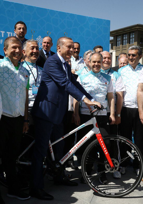 Cumhurbaşkanlığı Bisiklet Turnuvası Basın Turu, Cumhurbaşkanlığı Külliyesi’nde Yapıldı tccb.gov.tr/haberler/410/4…