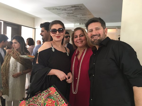 THM_Alerts's tweet photo. The amazing javeri siblings @tapujaveri @RabiyaJaveri &amp; @zehrajaveri1 at the #lalaunch #fpw16 https://t.co/ypmz0eAqcO