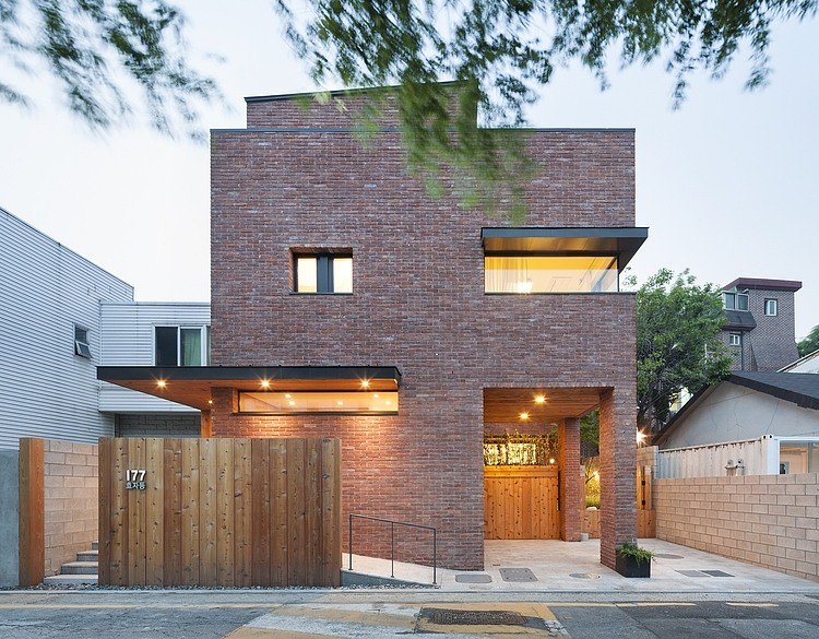 HomeAdore's tweet photo. Courtyard House in Seoul by Min Soh | https://t.co/Yt9J0nekwl
Please RT #architecture #interiordesign https://t.co/wtMuw6BybJ