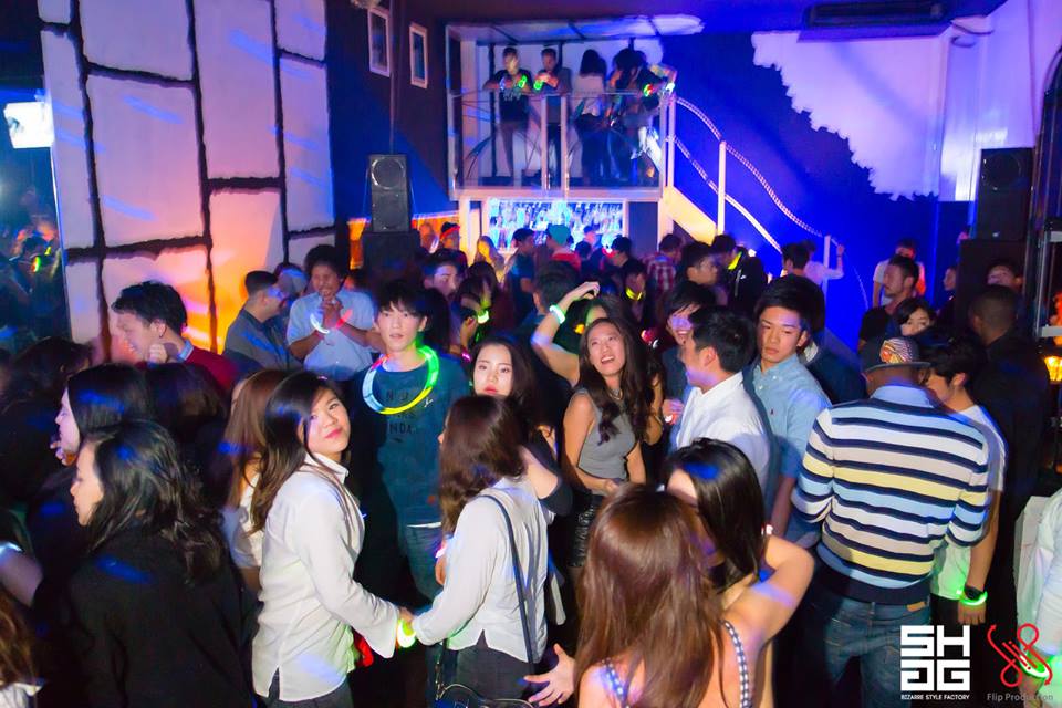 flipprods's tweet photo. #flipproduction Throwback- Neon Glow Jan 30, 2015
#neonglow #glow #party #tokyo #DJ #gogodancer https://t.co/0UcVaBfRJG