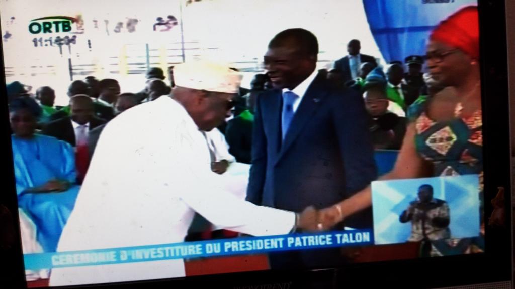 ArseneAGOSSADOU's tweet photo. Fin de discours du président Talon. Salutations avec les personnalités du pays. #Vote229 #E_obs https://t.co/zJIiiO6Dan