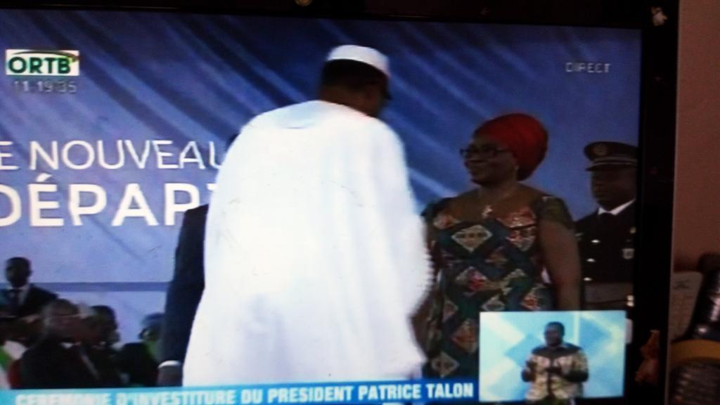 ArseneAGOSSADOU's tweet photo. Le candidat malheureux Lionel Zinsou vient de saluer le président Patrice Talon et sa femme. #Vote229, #E_obs https://t.co/xmPsIBPvnG