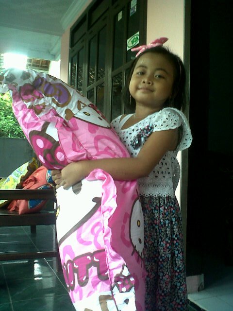 Lelita_Puspita's tweet photo. Makasih kak @Inaamarika paketannya udah datang buat dek cika.Dia senang bget kak makasih bnyak. Salam Sayang dr Cika https://t.co/ruDJlwfD4y