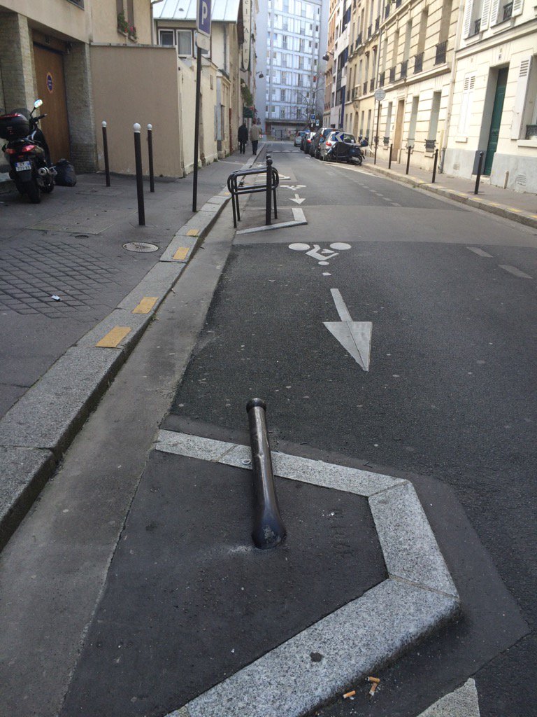 VoteParis2014's tweet photo. 75015 - Pistes cyclables : @raphaelleberg dénonce une incongruité rue de l'Avre https://t.co/TQ79V1Q5VZ https://t.co/U4cWgCeMyu @mairie15
