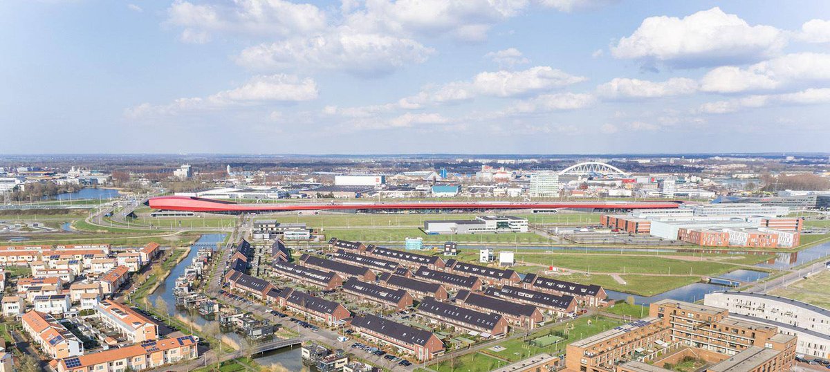 Afgelopen zondag geschoten: Een mooie #luchtfoto van <a href="/thewallutrecht/">The Wall Utrecht</a> op 80m boven de #leidscherijn in #utrecht
