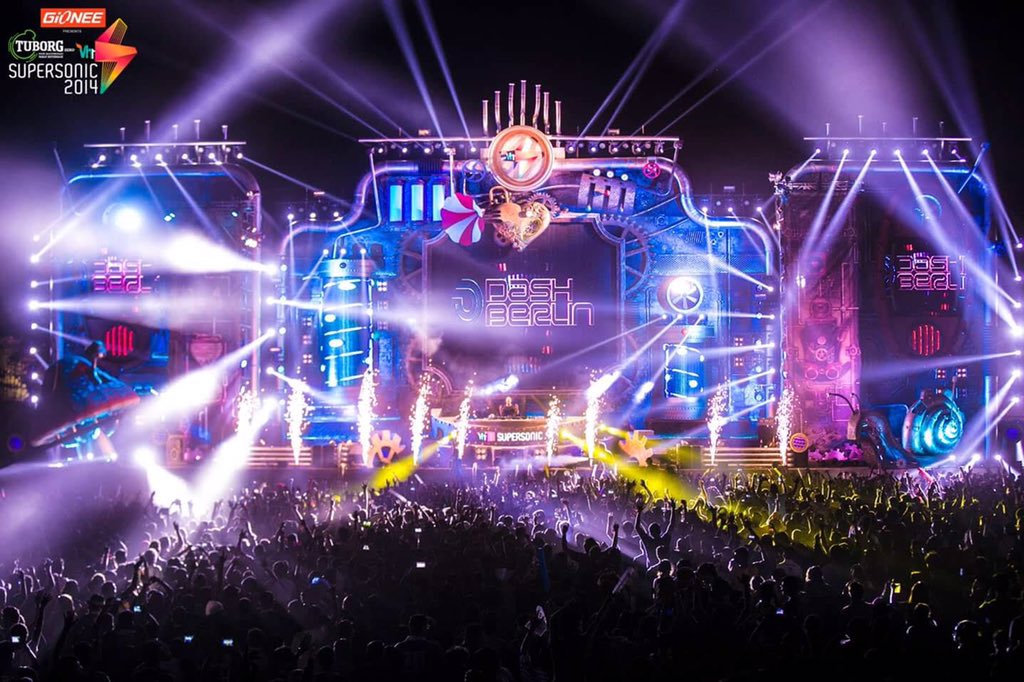 pooja_bhansali3's tweet image. @WeAreFRR @Vh1Supersonic 
A6)The Ultimate Saviour of The Dashers
#DashersGoSupersonic 
#FRRGiveaway 
#Mumbai