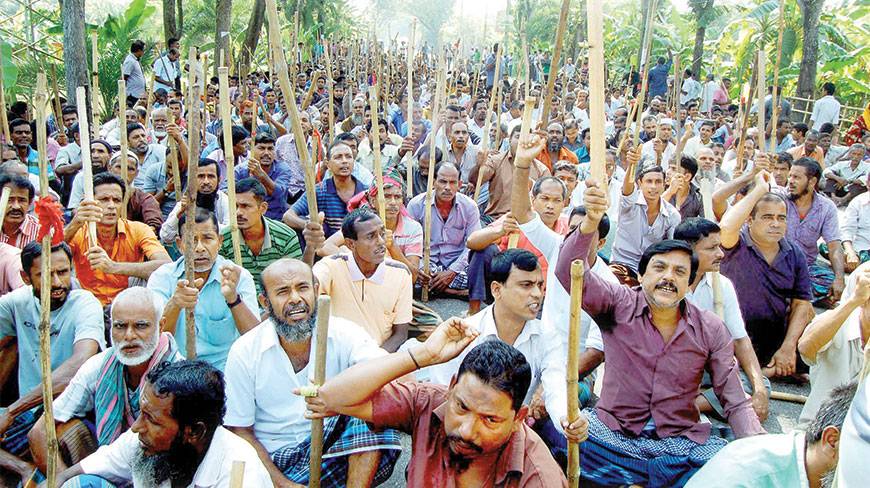 DhakaTribune's tweet photo. Unpaid jute mill workers agitate in #Khulna, #Jessore
https://t.co/dQotMblS7F
#Bangladesh #JuteWorker #JuteMill https://t.co/FSY9K68QN9
