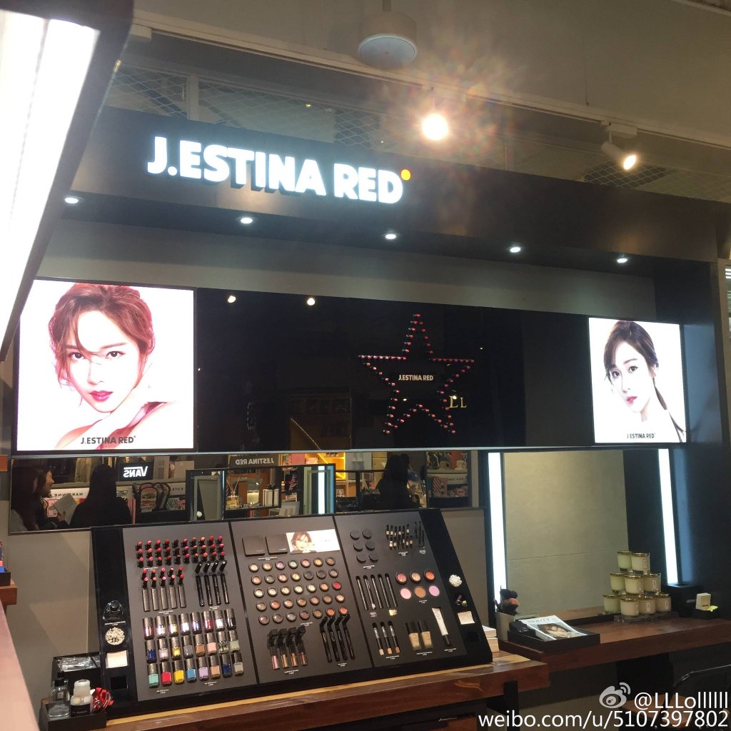 [OTHER][27-10-2015]Jessica trở thành người mẫu mới cho thương hiệu "J.ESTINA RED" CfWn-DZUEAAux4E