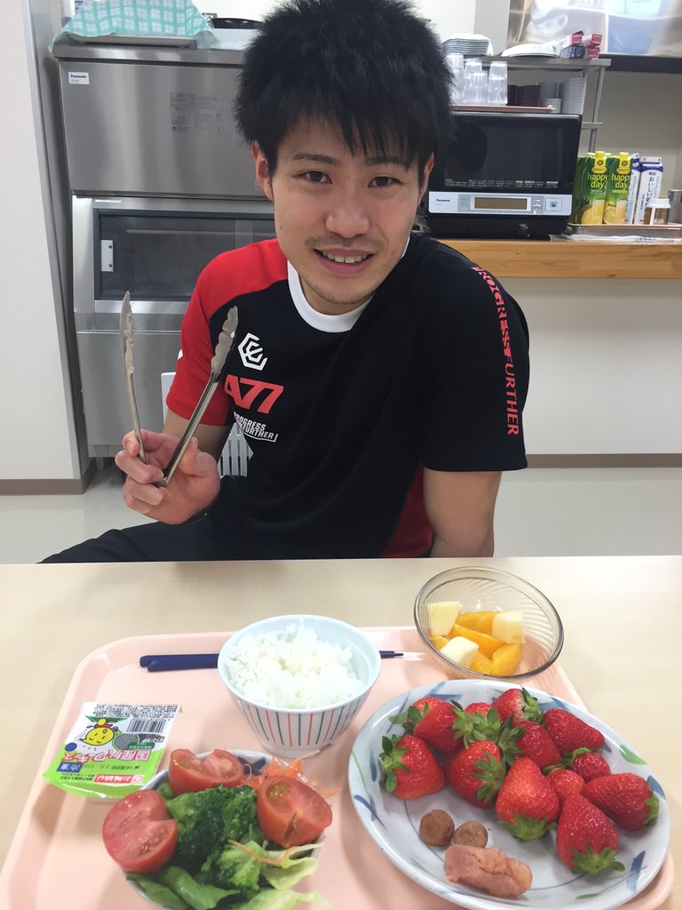 kuriyama19's tweet photo. せきごりくんイチゴをおかず！
いや、メインがイチゴ！ https://t.co/7IZOGvw2eB
