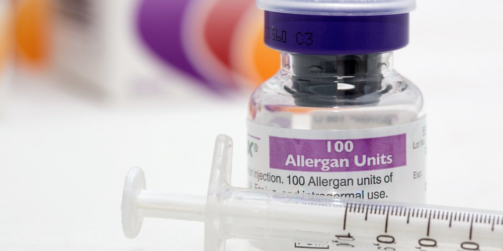 business's tweet photo. BREAKING: Pfizer confirms it's terminating proposed $160 billion merger with Allergan https://t.co/W9yhblCwtC https://t.co/Y28cKwTCNY