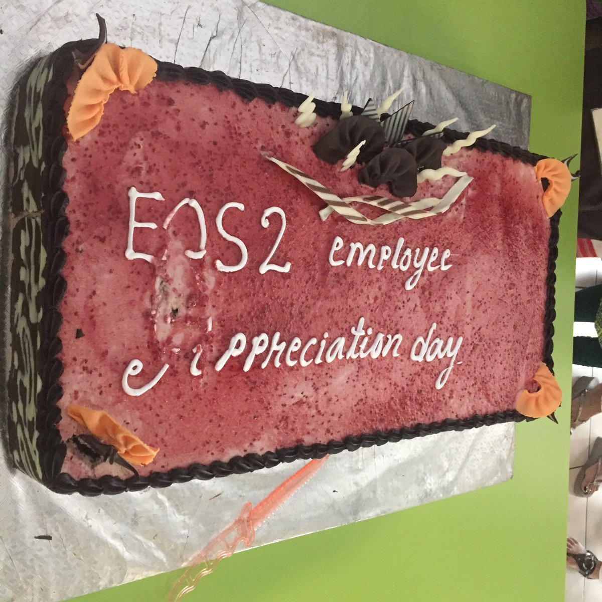 sharmilagrao's tweet image. #EMC #EOS2 Employee Appreciation day 
THE YUMMY CAKE :)