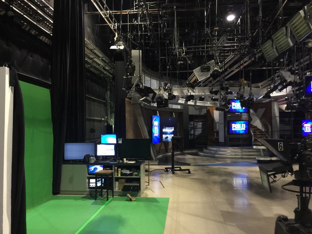 mariasearth's tweet image. Hello my green screen &amp;amp; studio.... I luv this time here #soquiet ;) happy Wednesday to you! From @myfoxla