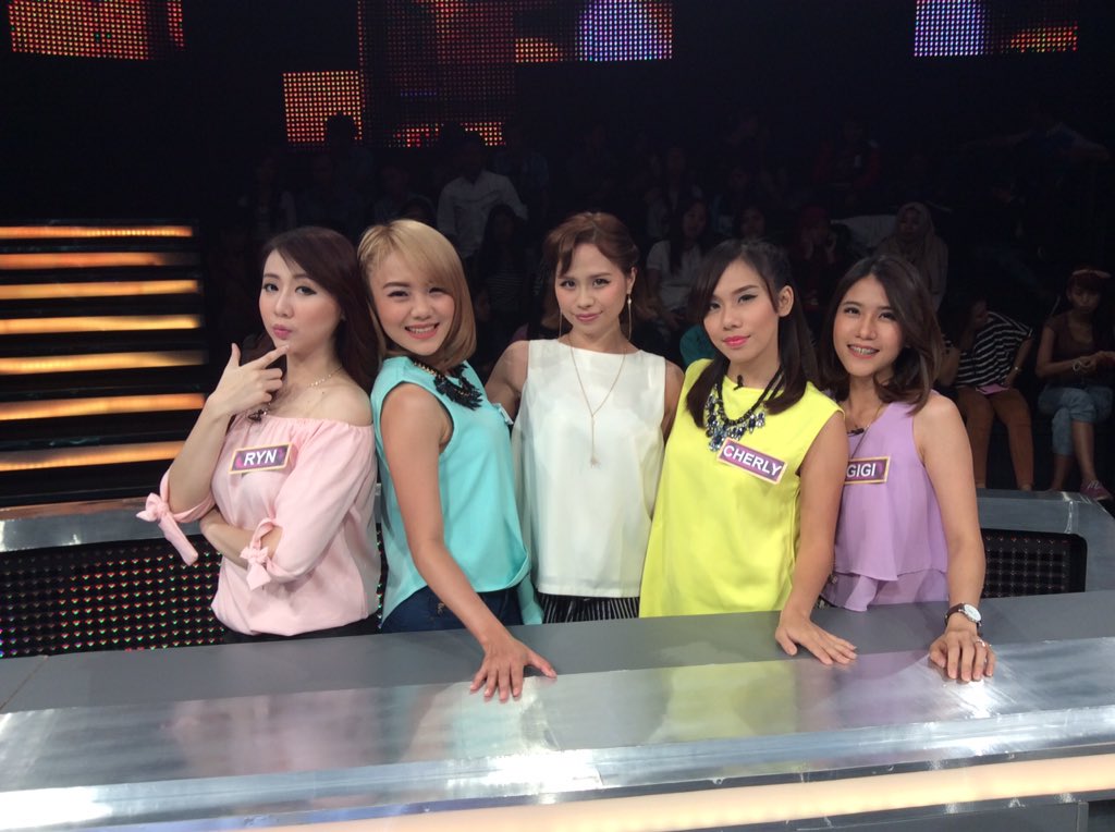 ABC_Yoshimoto's tweet photo. ABC udah siap nih buat menangin hadiah utama di @FamilyFeud_ID . Seperti apa hasilnya, tunggu aja hasilnya ya https://t.co/xZUPHv0xmD