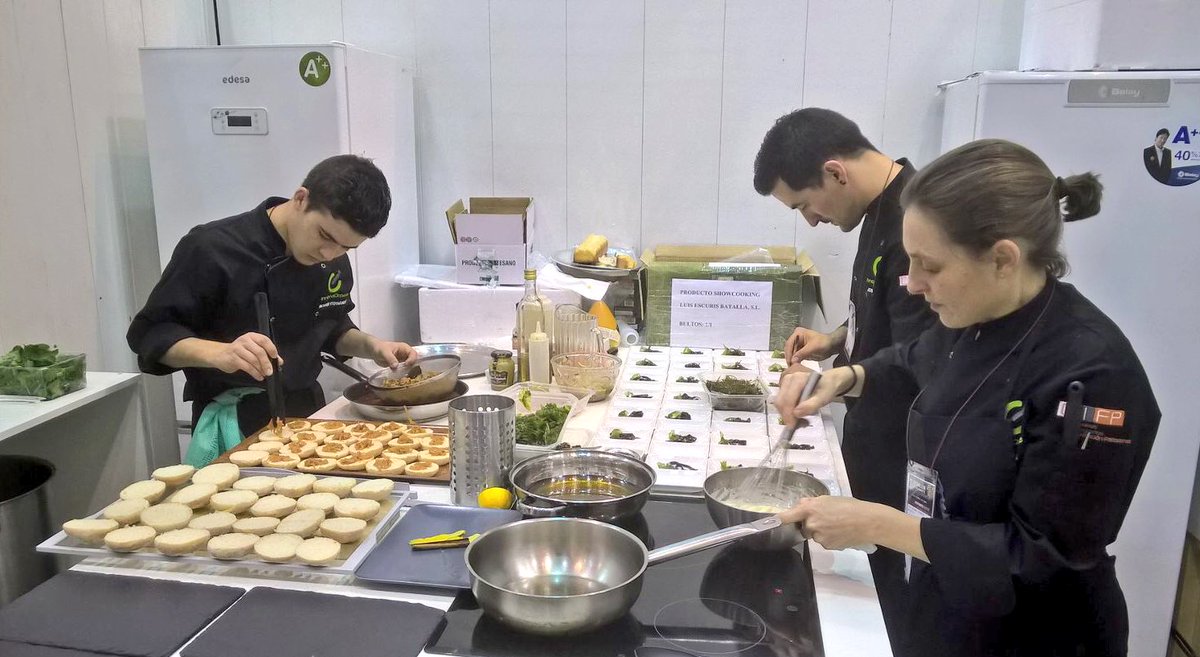 CarlosOrozaCIFP's tweet photo. Proxecto de #innovación da #lapa presente en @SalondeGourmets 
Preparando o panel de cata. https://t.co/SGzTj3QjAA