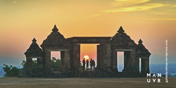 manuvrdotco's tweet photo. Benteng, candi, atau keraton? Lihat langsung apa yang membuat Candi Boko begitu misterius. https://t.co/If1UwfvYJk https://t.co/kGOIsuVHPZ