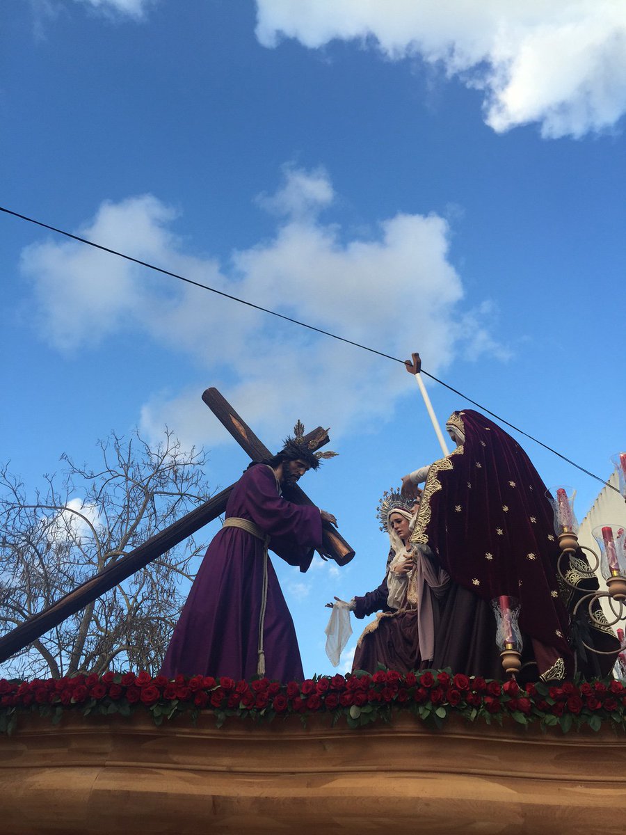 DavidPuertoR's tweet photo. Así retransmitía,Sábado de Pasión #SSantaJerez16. Salida @Hdad_entrega para @ondasdepasion https://t.co/y4IVnSf9fO https://t.co/TdG5QahpY1