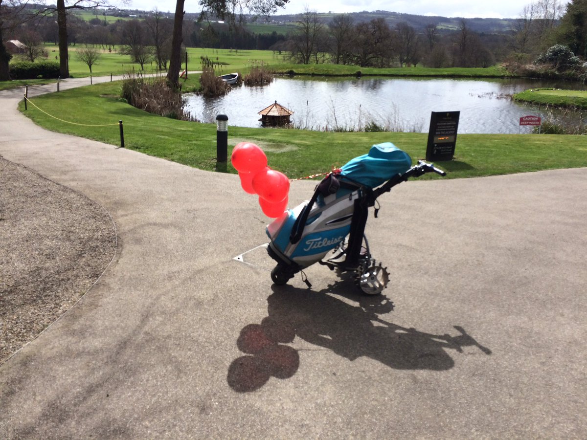 GolfLinksNE's tweet photo. Pre-round preparation for the teams- mulligans and some time on the practice green #chuf #golfday #northeast https://t.co/lx9y0sfl55