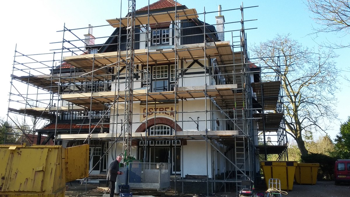 Restauratie/renovatie villa Ostrea in Tholen deze week
gestart. @roozemondbv , <a href="/schildernoom/">Schildernoom</a>