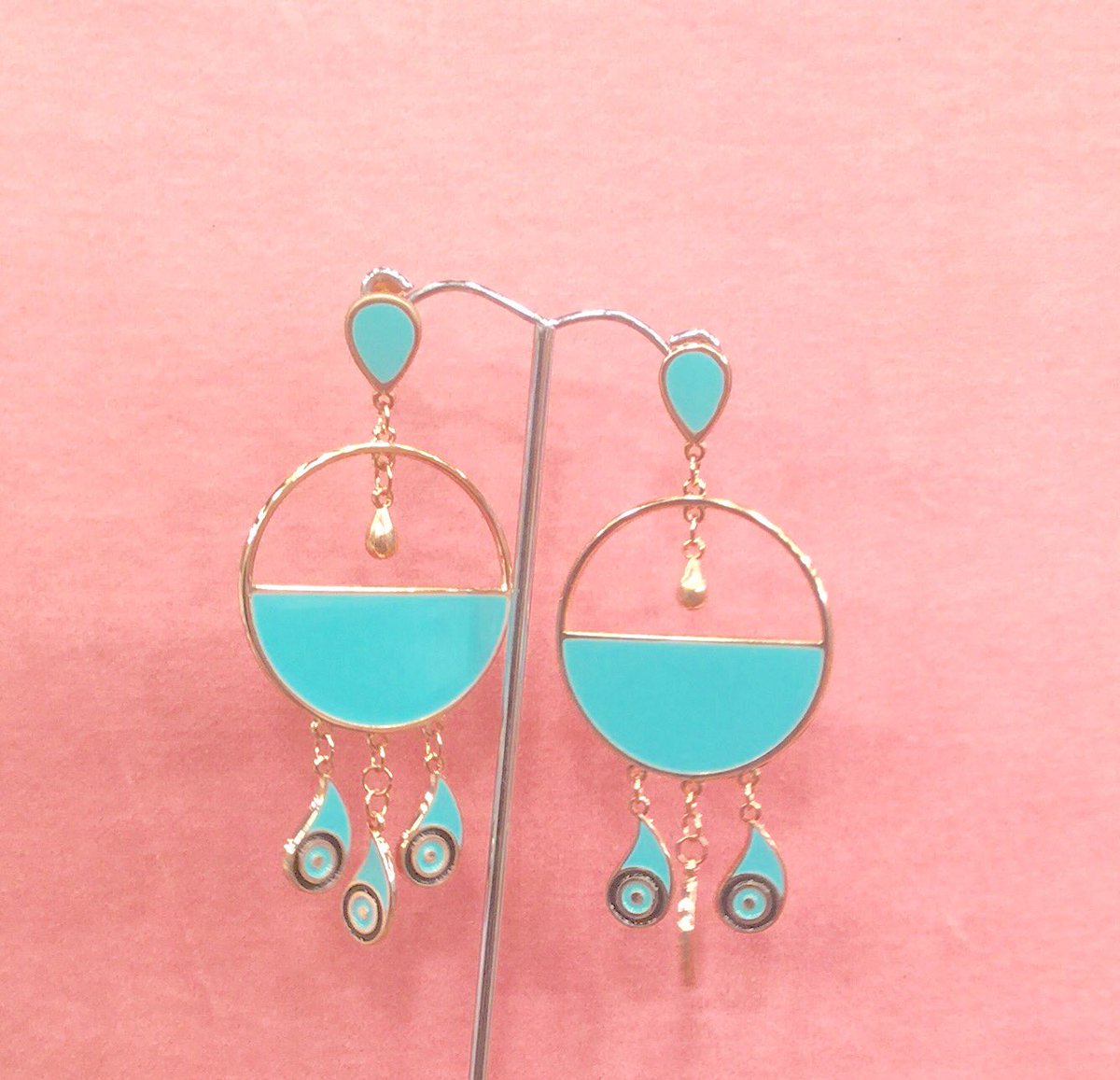 Καντε retweet κ κερδιστε 2 απο εσας τα σκουλαρικια απο την Α.Μ.ΜΑΖΑΡΑΚΗ⭐️⭐️⭐️⭐️⭐️