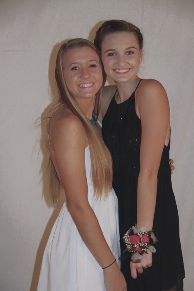 ___Carr's tweet photo. Happy birthday to one of my bestest friends❤️ I love you to death and miss you like crazy @SarahShaulis https://t.co/rhOuv6O34h