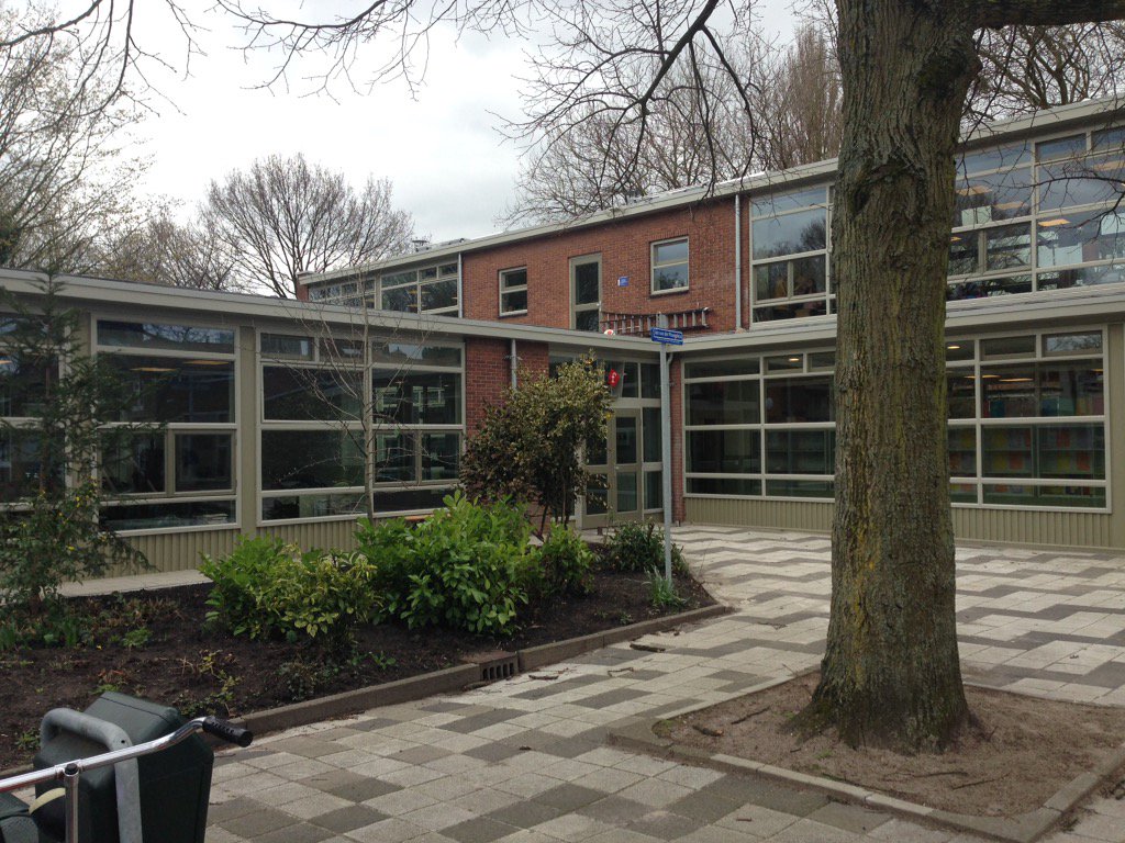 Even op bezoek bij mooie <a href="/FrankendaelRuud/">OBS De Westwijzer</a>  Voorbereiding groep 8 van meester Paul op stille tocht @45meiamsterdam