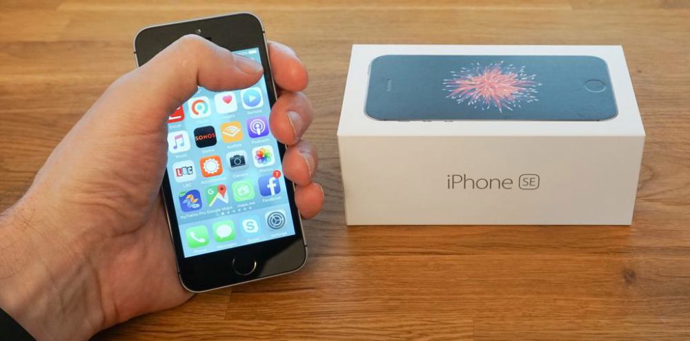 айфон япония. айфон из гонконга. фото айфона вместо яблока грушей с надписью китайцы нам сделают новый. айфон из гонконга. айфон из гонконга.