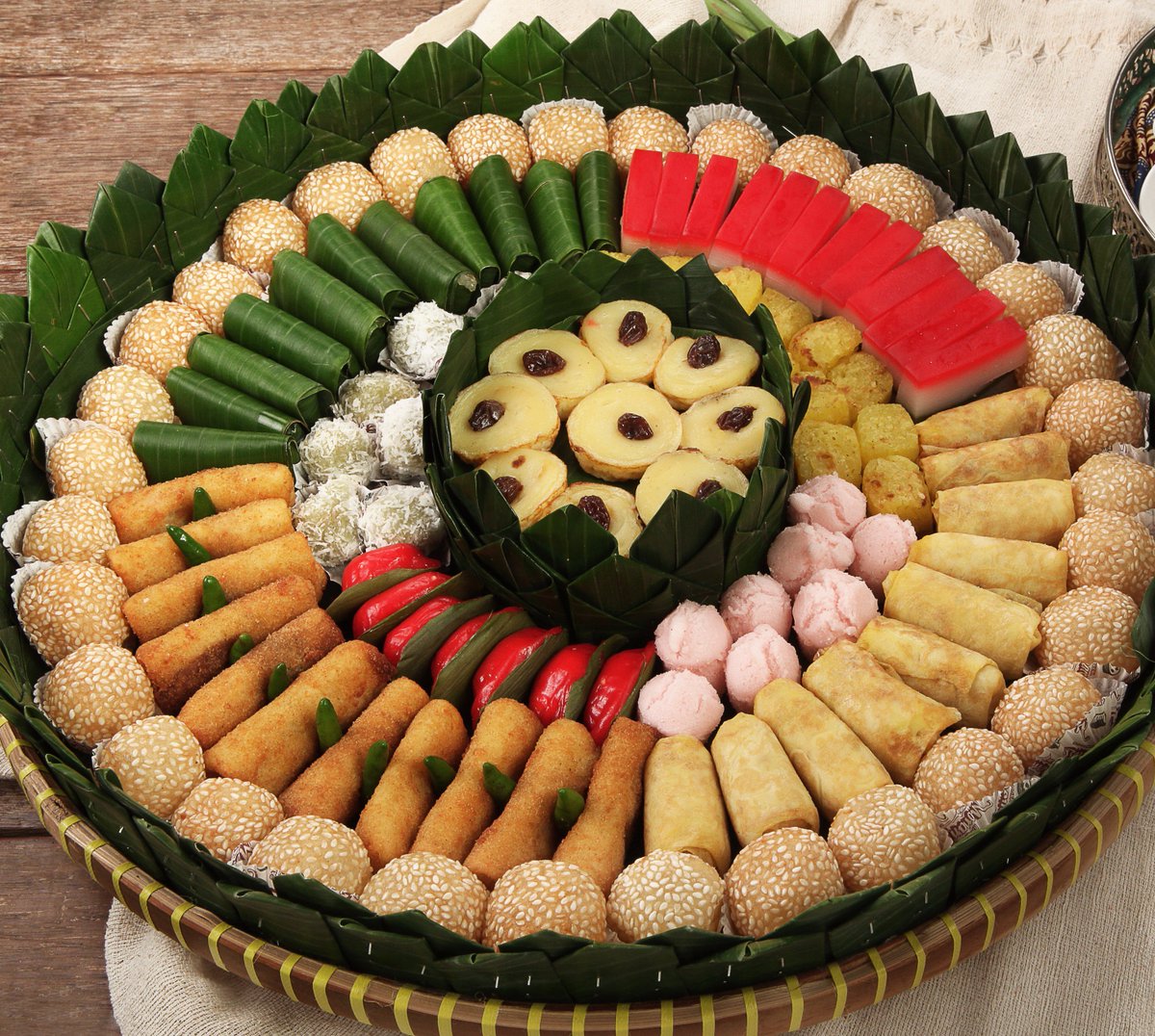 Monami_Bakery's tweet photo. Traditional Food. Get it now at @Monami_Bakery.
Monami Bakery selalu ada untuk Anda. https://t.co/yoDwqX9Ws7