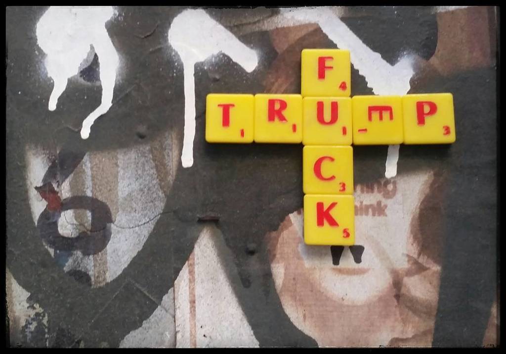 BrujaMaracc's tweet image. Karl and I found a bag of Scrabble pieces at a junk market for 50c, so...
#blenderlane #trump #idiot #scrabble #wor…