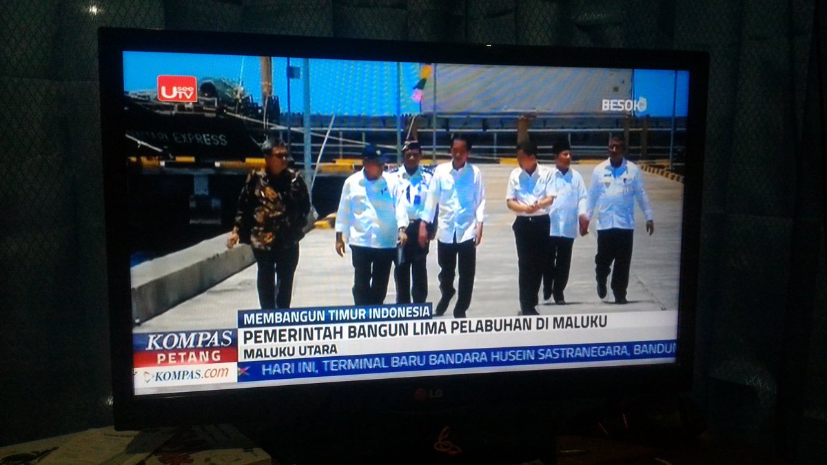 tobelocity's tweet photo. Presiden @jokowi meresmikan pelabuhan Tobelo hari ini. 6 April 2016. cc: @k_edhie @Jack_Positron #Tobelo https://t.co/bGjO3asoj8