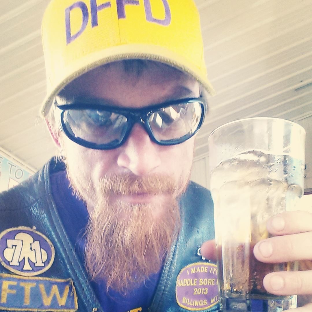 RossCoke's tweet photo. Cheers n things https://t.co/WdYsUPRALC
