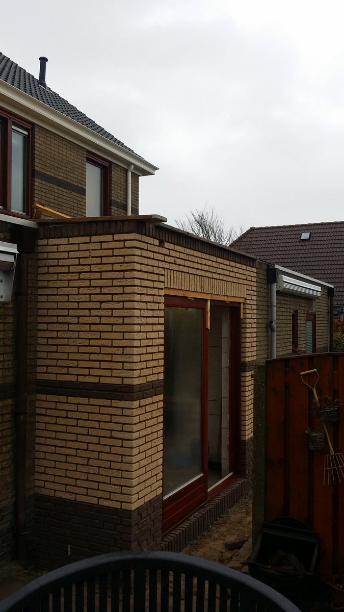Weer een mooie aanbouw gemetseld voor @DeZeewering
