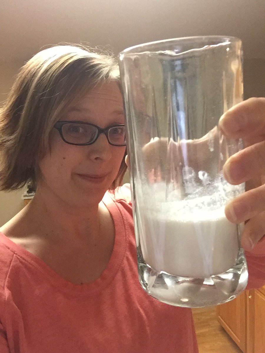 JessicaLSimps's tweet photo. #prolessa 30 day challenge happening now! Bottoms up ;) #joinme #Herbalife #resultsville https://t.co/f5VZRxjesG