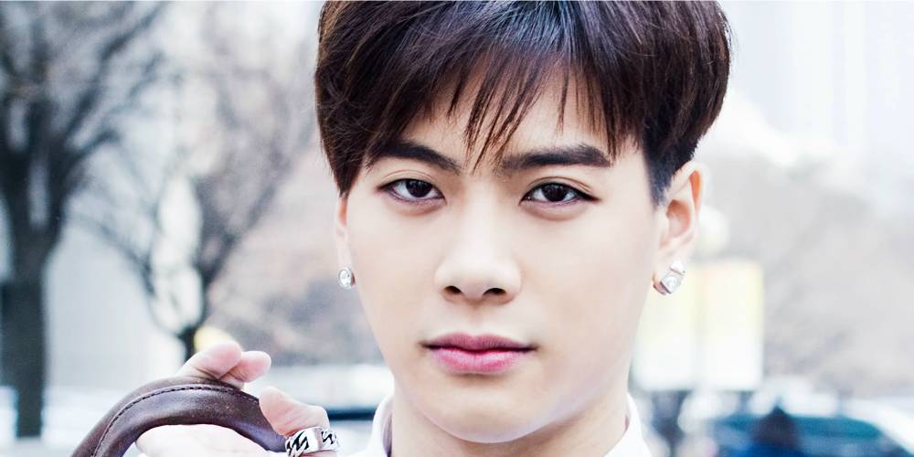 allkpop's tweet photo. GOT7's Jackson strikes gold by rising the ranks of popularity on Weibo!
https://t.co/PdsRwOkqWn https://t.co/i4SC0pYOO4