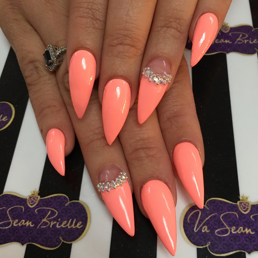 sarahbnails's tweet photo. #notd #nailsdonebyme #vsb #dopenails https://t.co/yUvnjgrXI8