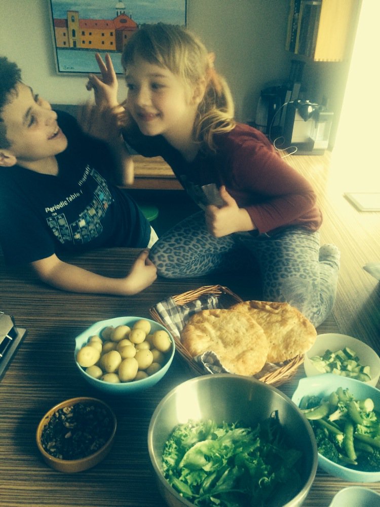 larsdennler's tweet photo. Kids doing veganfood for dinner ! https://t.co/InMPFAmmrT
