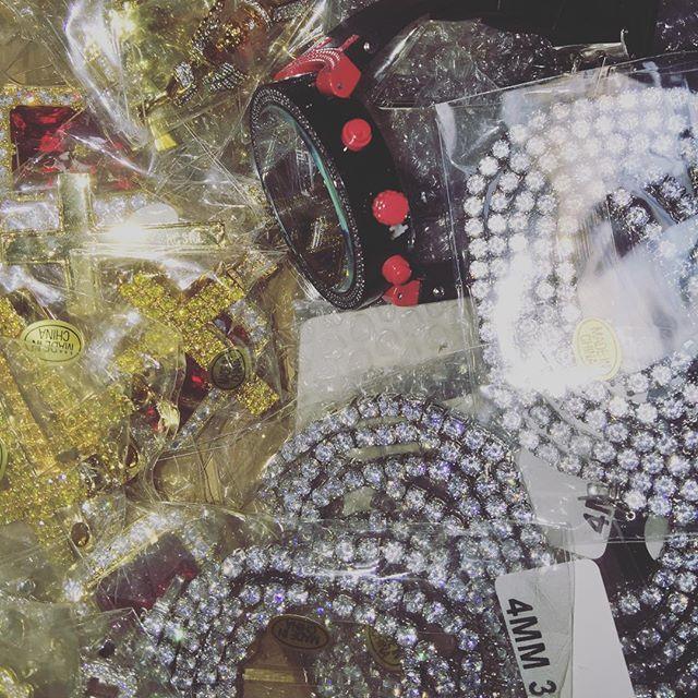 hiphopbling's tweet photo. Bling Bling Jewelry
Save $25 on $80+
https://t.co/Atgr1WSp6Q
#hiphopjewelry #blingblingjewelry #labmadechain https://t.co/XHqsXqZPTC