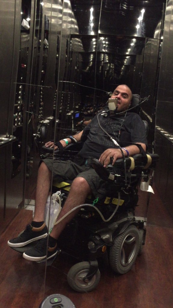 نعم أنا أتألم وبأعماقي امل يكبر ببطء شديد 
بإذن الله سيكون الغد أجمل !♿️👍

#سفير_الأمل