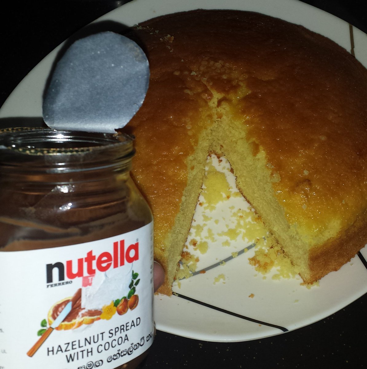 S_a_m_a's tweet photo. I have to try nutella at least on one piece. #Lemoncake #iamoutofcontrol #bakemood https://t.co/k1SqKCOcDa