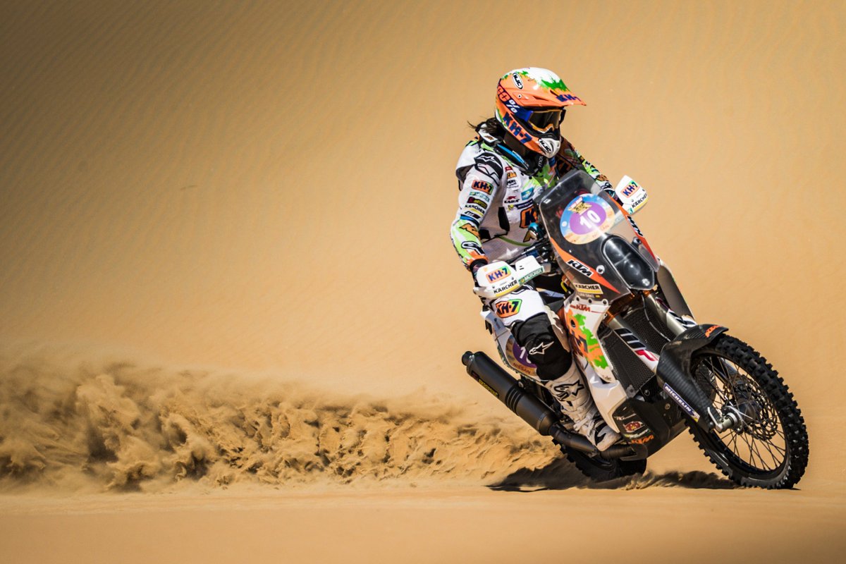 Hoy he acabado 9ª de la etapa y 7ª de la general. Ha sido un día más duro. #AbuDhabiDesertChallenge #AbuDhabi