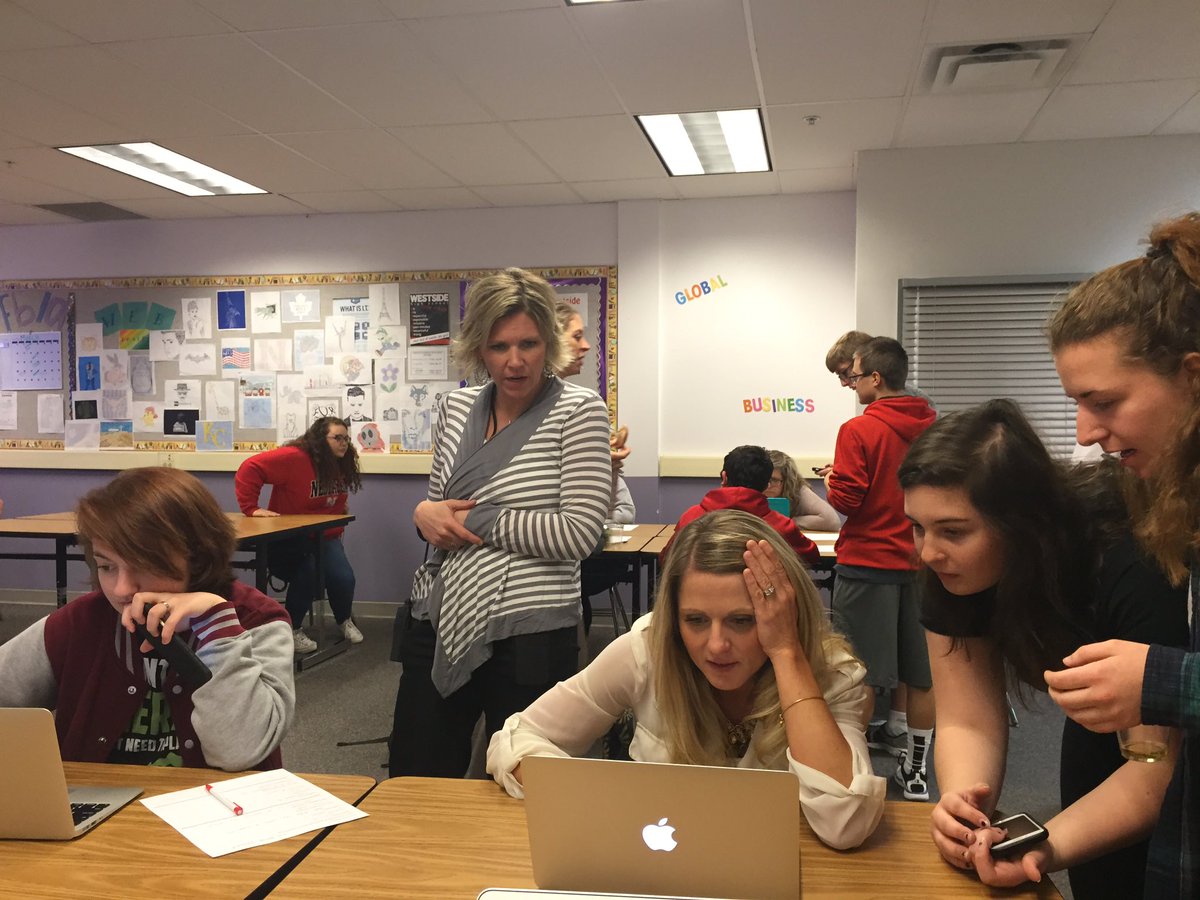 bettsgregory's tweet photo. Coding party @westside66 students showing off games they developed in web design class #westsidepl #hourofcode https://t.co/oigpaGGFH8