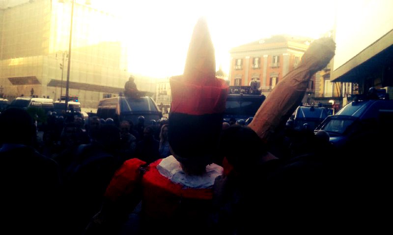 re_zgui's tweet photo. #renzi ''verrò piu' spesso a Napoli'' ogni volta che verrai avrai di fronte chi decide sui territori !#StattaCas https://t.co/n8FRZlxsvW