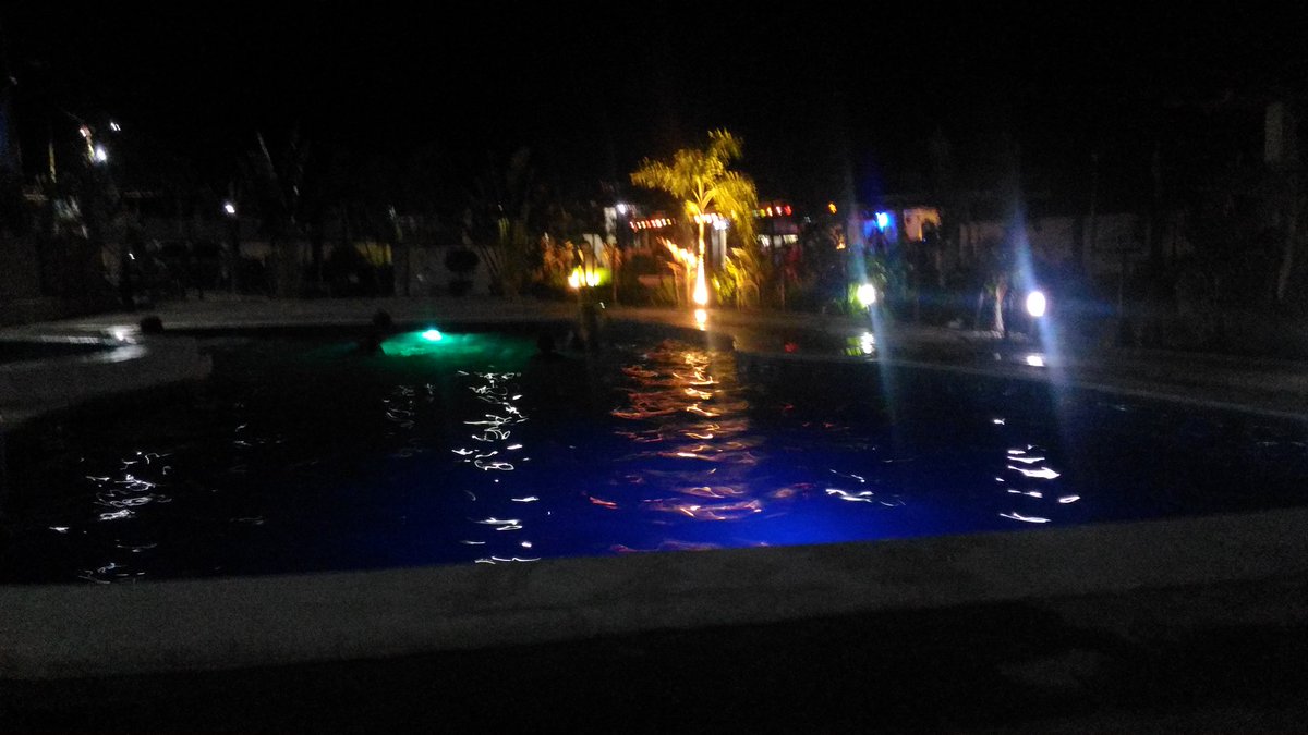 sturmfrae's tweet photo. This private resort is damn perfect. ๐
#Stargazing๐ซ๐
#Relaxn'chill๐
#25thAnniversary๐ https://t.co/oETdMF4loD