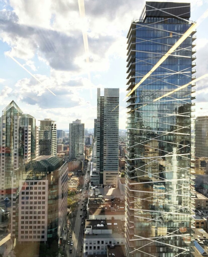 HarhayDev's tweet photo. Check out this cool pic of #theatrepark #torontocondos #yourtoronto #kingwest https://t.co/FJPKFZz9mt