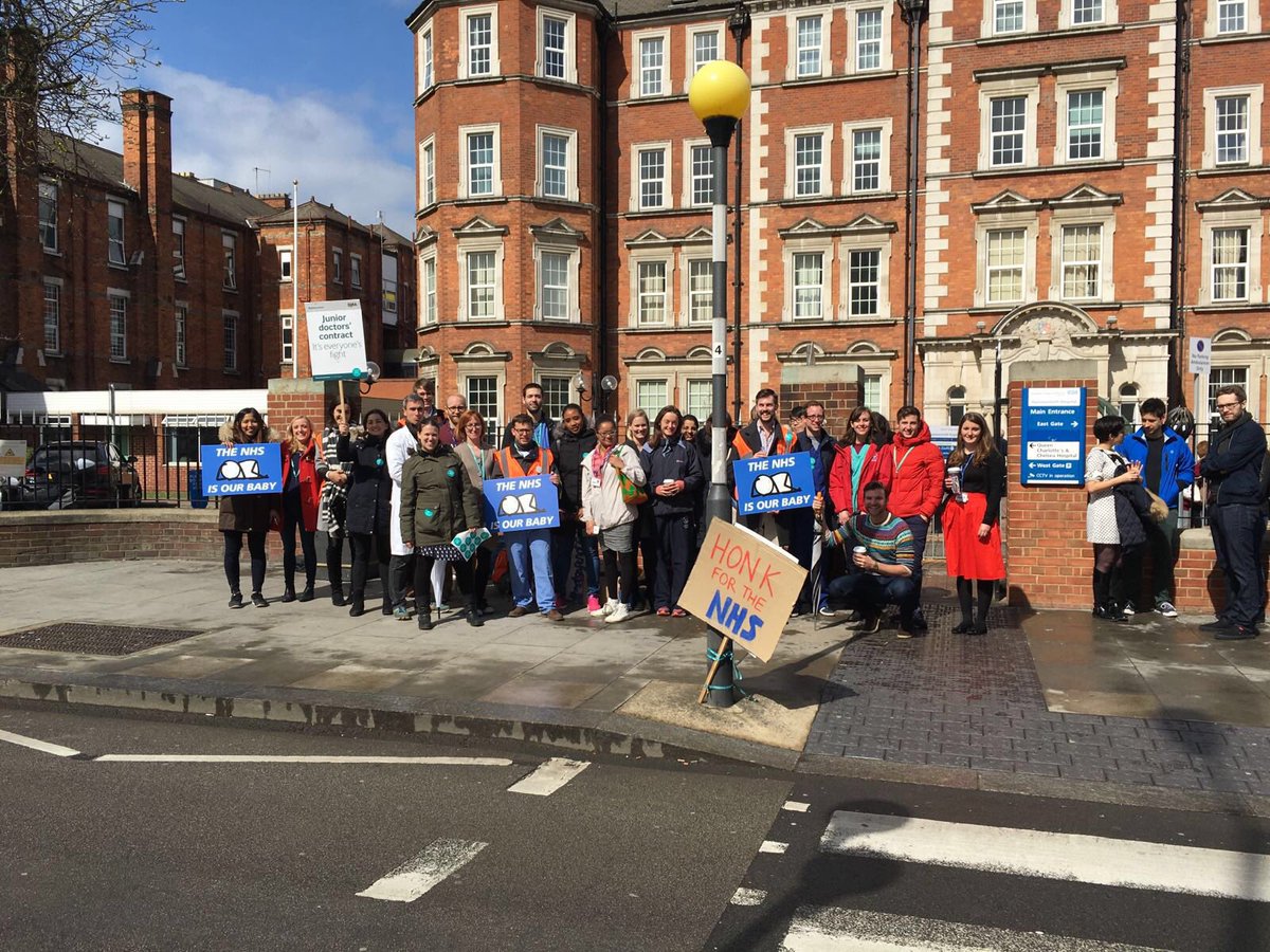 Fab turnout <a href="/ImperialNHS/">Imperial NHS 💙</a> #hammersmith #JuniorDoctorsStrike esp #Renal team!