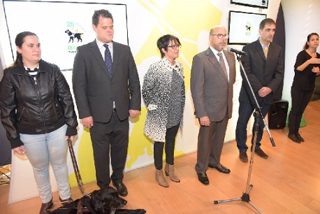 ONCE_oficial's tweet photo. ¡Ven a celebrar los #25añosFOPG al Museo Elder y conoce la labor de nuestros perros guía! https://t.co/wpEb3SmfW1 https://t.co/eh2y6K31XK