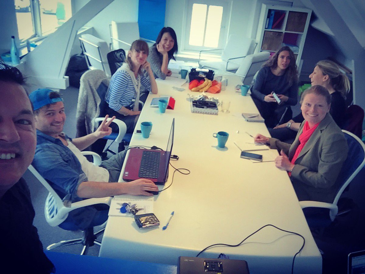 Kick off met de nieuwe social media en community managers i.o. Welkom Tess, Betty, Anne-Claire, Sheila en Marjolein!