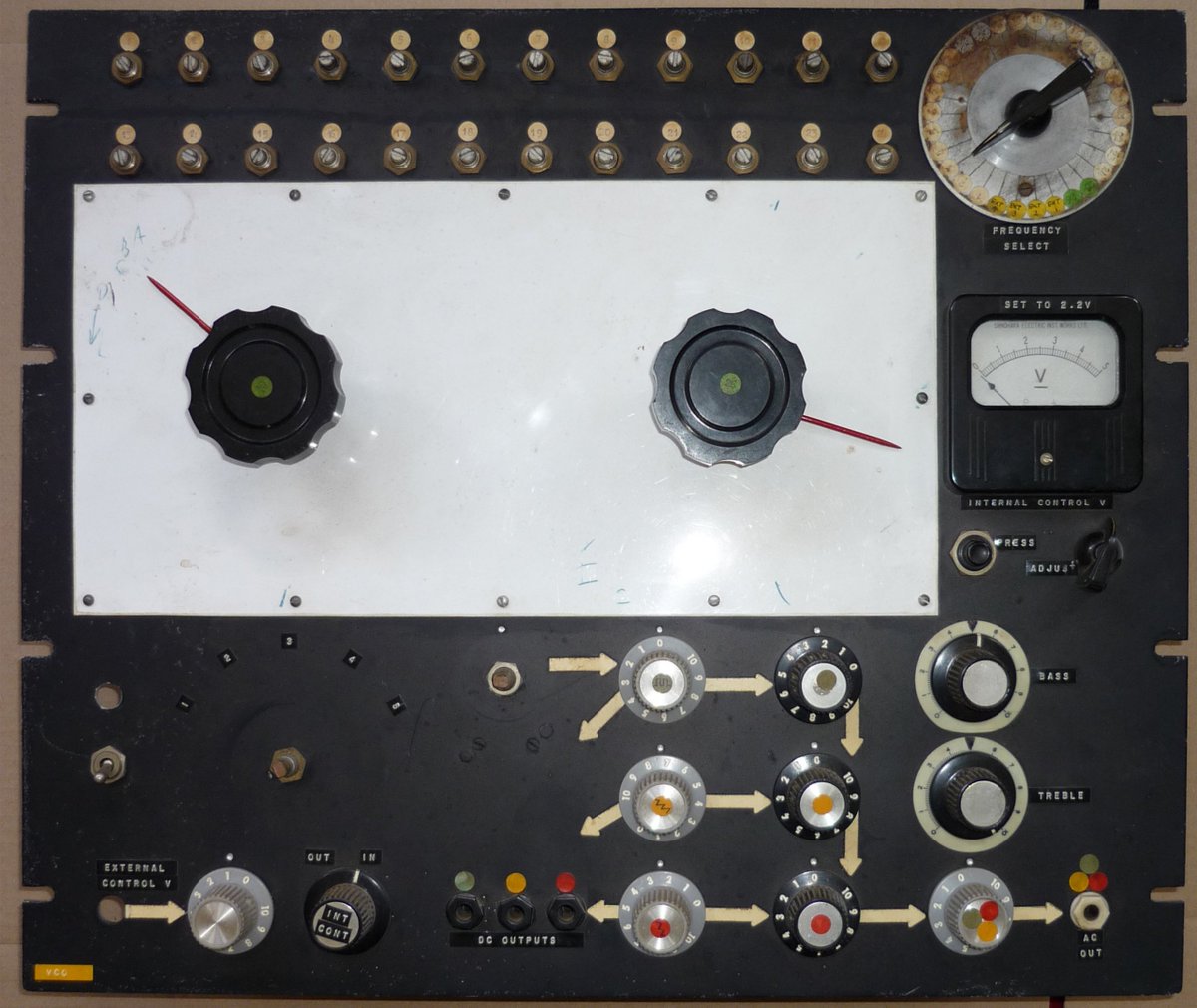 ModInAMatchbox's tweet image. @Dalek6388 do you know if this may be the original Dalek ring modulator? powerhousemuseum.com/insidethecolle… #ModInAMatchbox