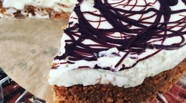 thismorning's tweet photo. Lime and ginger cheesecake? Oh go on then @philvickerytv #midweektreat Recipe here: https://t.co/vliH2p1dSS https://t.co/Z80WZ33qil